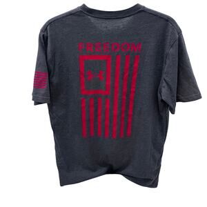 Under Armour Men's MD Gray Red Freedom Flag Patriotic Graphic T-shirt